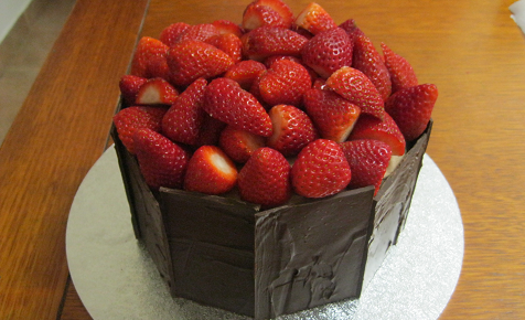 strawberry surprise cake
