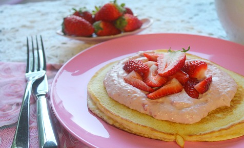 strawberry-pancakes-with-mascarpone