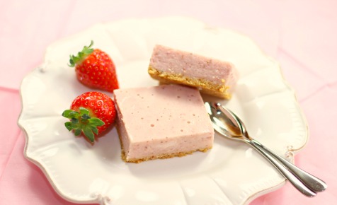 strawberry cheesecake slice